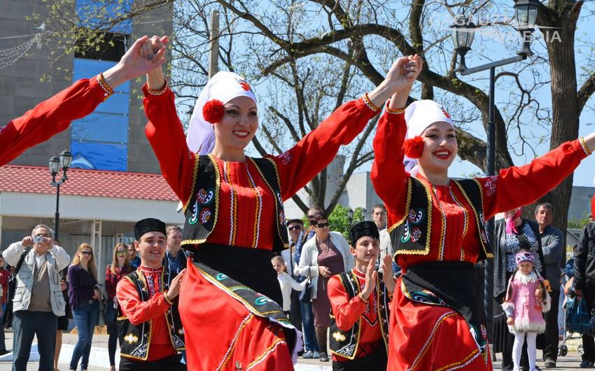 Гагаузы википедия. Национальный костюм гагаузов. Народности Молдавии гагаузы. Гагаузы и молдаване. Народ Молдавии гагаузы болгары.