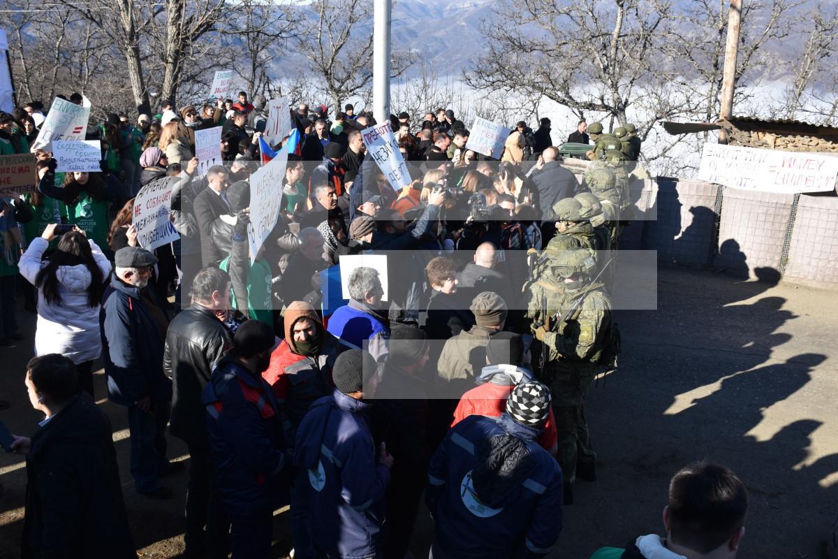 Аз новости сегодня новости сегодня последние. Протест. Совет старейшин Еревана. Активисты на дороге Ханкенди-Лачин. Ситуация в Лачине.