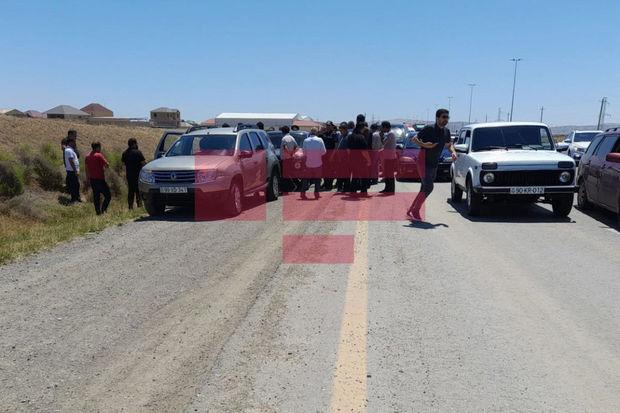 Abşeronda polis özünü maşında güllələdi